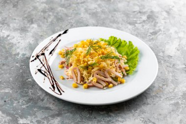 Mısır tohumu, nohut ve kızılcık dilimlenmiş et.