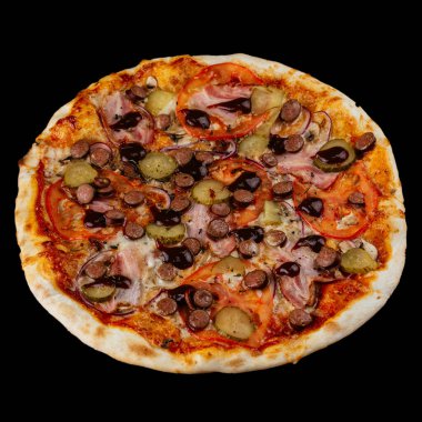 Mantarlı, peynirli ve sebzeli pizza.