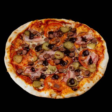 Mantarlı, peynirli ve sebzeli pizza.