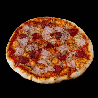 Jambonlu, peynirli ve mantarlı pizza.