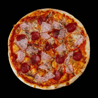 Jambonlu, peynirli ve mantarlı pizza.