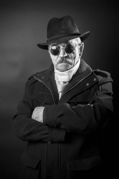 Gözlüklü Kamuflajlı Yaşlı Adam — Stok fotoğraf