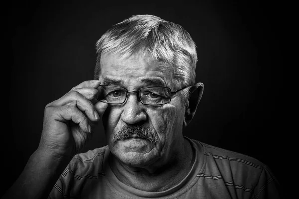 Vecchio Con Occhiali Camuffamento — Foto Stock