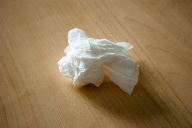 Kullanılmış dokunun görüntüsü. Kullandıktan sonra kağıt peçete. İçine edilmiş kağıt mendil.
