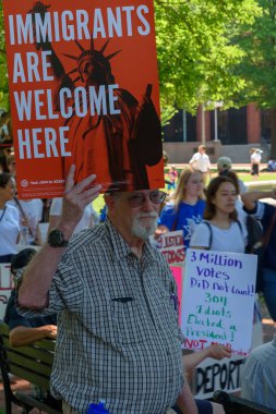 Cumartesi, 30 Haziran 2018 - Washington, Dc - protestocular binlerce Lafayette Square yakınındaki Beyaz Saray Washington, Dc aileler ait birlikte ralli için çocuk, ayırma Trump yönetiminin politikaları protesto etmek için toplandı