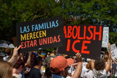 Cumartesi, 30 Haziran 2018 - Washington, Dc - protestocular binlerce Lafayette Square yakınındaki Beyaz Saray Washington, Dc aileler ait birlikte ralli için çocuk, ayırma Trump yönetiminin politikaları protesto etmek için toplandı