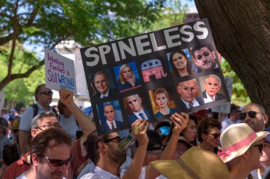 Cumartesi, 30 Haziran 2018 - Washington, Dc - protestocular binlerce Lafayette Square yakınındaki Beyaz Saray Washington, Dc aileler ait birlikte ralli için çocuk, ayırma Trump yönetiminin politikaları protesto etmek için toplandı