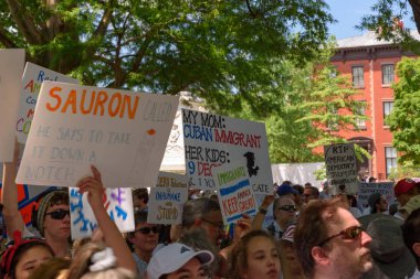 Cumartesi, 30 Haziran 2018 - Washington, Dc - protestocular binlerce Lafayette Square yakınındaki Beyaz Saray Washington, Dc aileler ait birlikte ralli için çocuk, ayırma Trump yönetiminin politikaları protesto etmek için toplandı