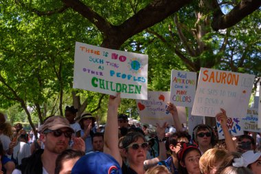 Cumartesi, 30 Haziran 2018 - Washington, Dc - protestocular binlerce Lafayette Square yakınındaki Beyaz Saray Washington, Dc aileler ait birlikte ralli için çocuk, ayırma Trump yönetiminin politikaları protesto etmek için toplandı