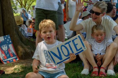 Cumartesi, 30 Haziran 2018 - Washington, Dc - protestocular binlerce Lafayette Square yakınındaki Beyaz Saray Washington, Dc aileler ait birlikte ralli için çocuk, ayırma Trump yönetiminin politikaları protesto etmek için toplandı