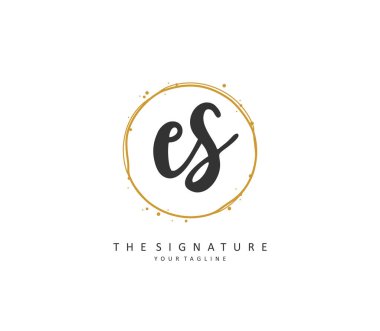 E S E harfinin baş harfleri ve imzalı logo. Şablon ögesine sahip bir konsept el yazısı logosu.