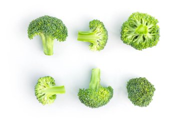 üstten görünüm beyaz üzerinde taze brokoli