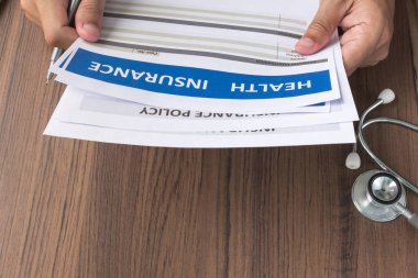 Erkek elinde sağlık sigortası formu