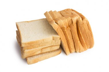 Beyaz arkaplanda dilimlenmiş ekmek