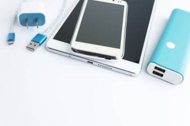 kopyalama alanına sahip akıllı telefon ve Usb kablo şarj cihazı
