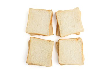 Beyaz arkaplanda dilimlenmiş ekmek