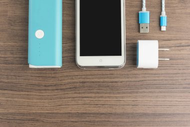 powerbank şarj akıllı telefon fotokopi alanı ile üst görünümü