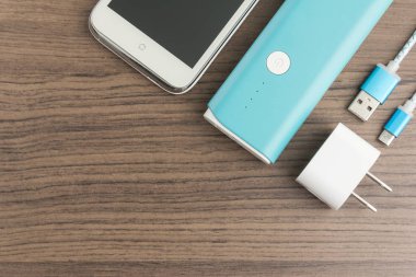 powerbank şarj akıllı telefon fotokopi alanı ile üst görünümü
