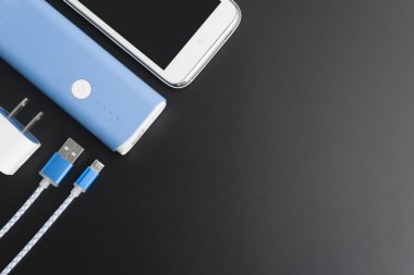 powerbank şarj akıllı telefon fotokopi alanı ile üst görünümü