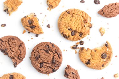 Üstten Görünüm içinde beyaz arka plan üzerinde kurabiye ev yapımı çikolata cips