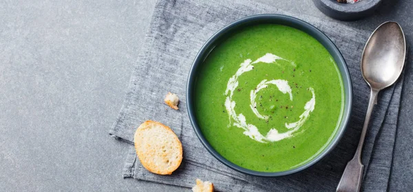 Broccoli, spinach cream soup in a bowl with toasted bread. Top view. Copy space. — Stock Image Broccoli, spinach cream soup in a bowl with toasted bread. Top view. Copy space. Stock Photo