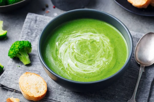 Broccoli cream soup in a bowl with toasted bread. Go green concept. Close up. — Stock Image Broccoli cream soup in a bowl with toasted bread. Go green concept. Close up. Stock Photo