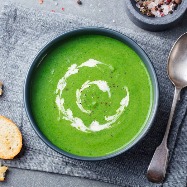 Broccoli, spinach cream soup in a bowl with toasted bread. Top view. Go green concept. — Stock Image Broccoli, spinach cream soup in a bowl with toasted bread. Top view. Go green concept. Stock Picture