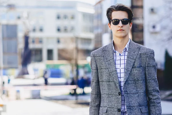 Homem Elegante Bussines Óculos Sol Rua — Fotografia de Stock