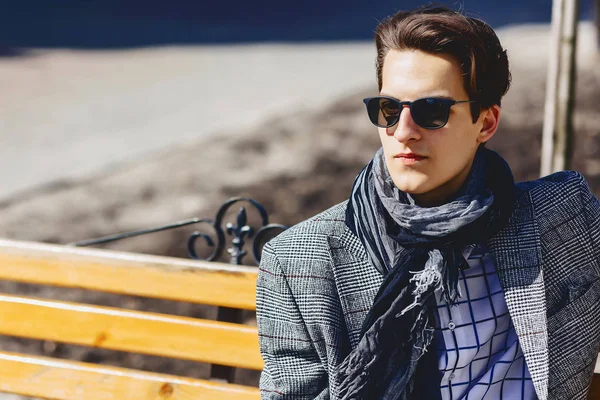 Homem Elegante Bussines Óculos Sol Rua — Fotografia de Stock