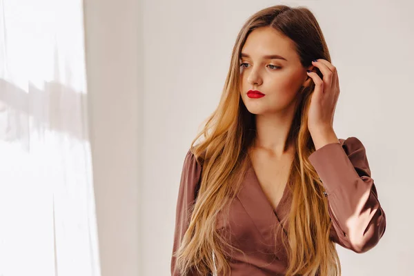 Closup Portrait Attractive Stylish Young Girl Big Window Light Interior — Stock Photo, Image