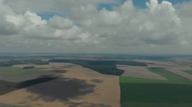 yaz güzel bulutlar timelapse ile sahasında yukarıda hava uçak