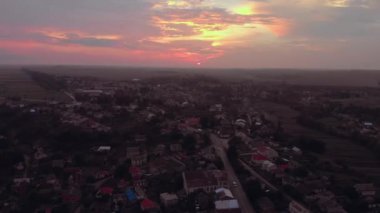 Hava dron şehir yaz gün batımı timelapse