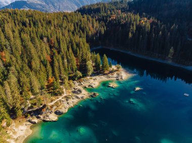 Flims caumasee göl İsviçre'de hava hava, Alp Dağları, güneşli, yaz manzara, mavi su
