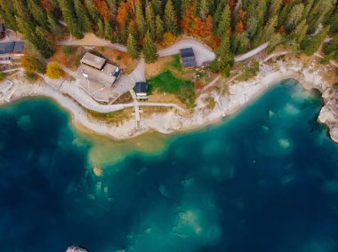 Flims caumasee mavi su göl'de İsviçre Alp Dağları, güneşli, yaz manzara, mavi gökyüzü üstten görünüm