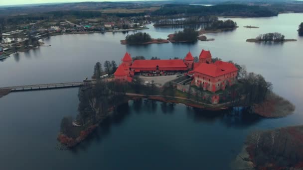 Trakai Lituania Vista Aérea Sobre Castillo Isla Trakai Lago Otoño — Vídeo de stock