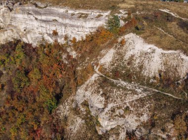 Bakota defne, Ukrayna, Dniester, doğal hava görünümüne taşlar Mavi Göl su üzerinde güneşli bir gün