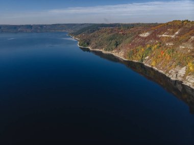 Bakota defne, Ukrayna, Dniester, mavi göl su, güneşli bir gün için doğal havadan görünümü