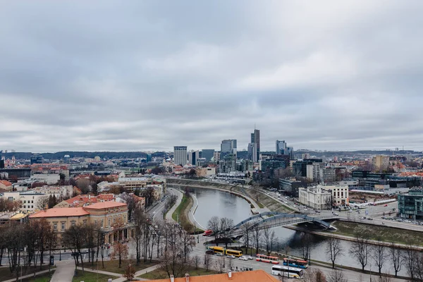Vilnius Litauen Urban Stadsutsikt Över Neris Floden Nya Glas Byggnader — Stockfoto