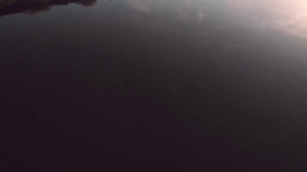 Vuelo Aéreo Sobre Lago Del Campo Amanecer Puesta Sol Con — Vídeo de stock