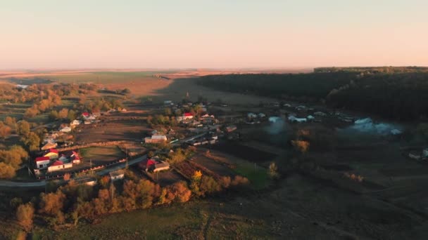 Luchtfoto Vliegen Boven Platteland Bij Zonsopgang Zonsondergang Herfst Rook — Stockvideo