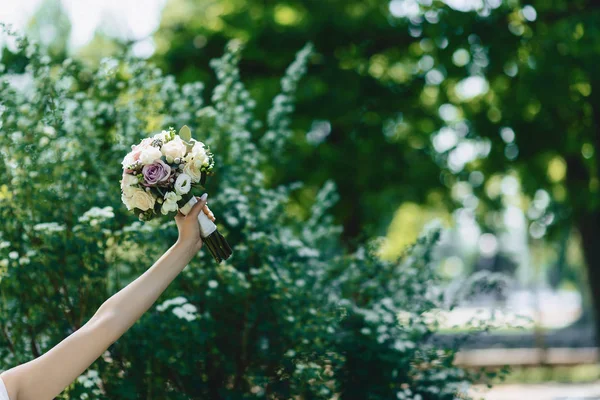 Bruiloft boeket en bruiloft decoratie, bloemen en bruiloft bloemstukken — Stockfoto