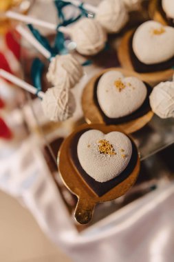 tatlı festival büfesi, meyve, kapaklar, makarna ve çok tatlılar