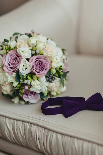 Wedding bouquet and wedding decoration, flowers and wedding floral arrangements — Stock Photo, Image