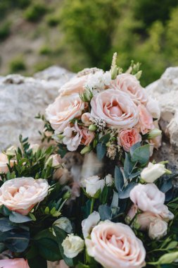 düğün buketi ve düğün dekorasyonu, çiçekler ve düğün çiçek düzenlemeleri