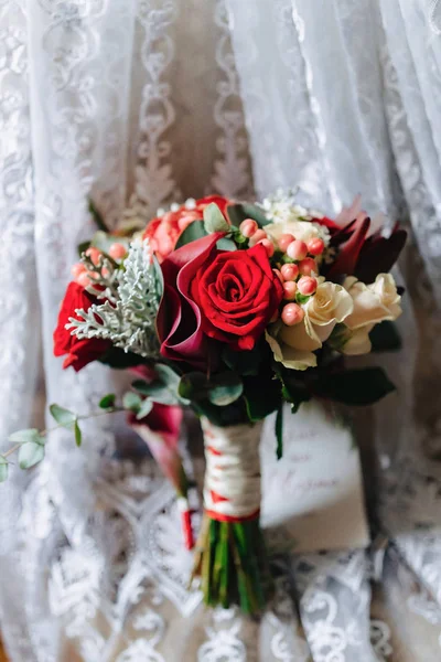 Ramo de boda y decoración de la boda, flores y arreglos florales de boda — Foto de Stock