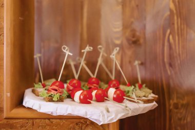 Festival tuzlu büfesi, balık, et, cips, peynir topları ve diğer özel düğün ve diğer etkinlikler kutlamak için