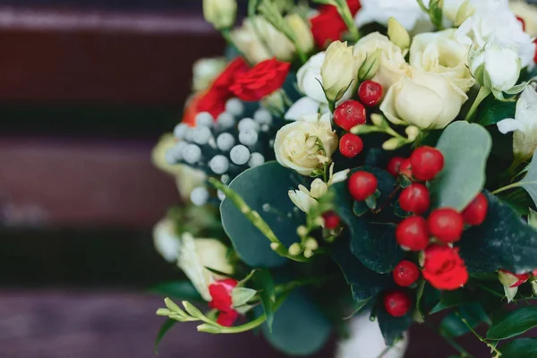 Ramo de boda y decoración de la boda, flores y arreglos florales de boda — Foto de Stock
