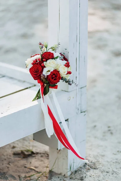 Ramo de boda y decoración de la boda, flores y arreglos florales de boda — Foto de Stock