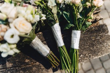 düğün buketi ve düğün dekorasyonu, çiçekler ve düğün çiçek düzenlemeleri