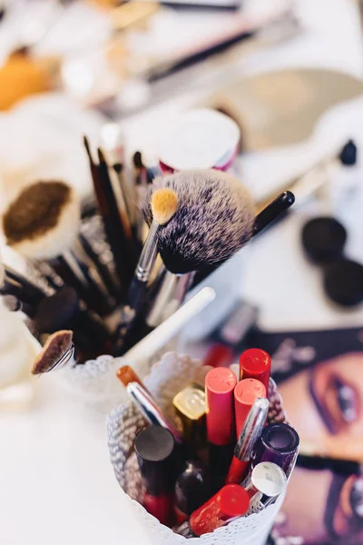 brushes, accessories and accessories for make-up